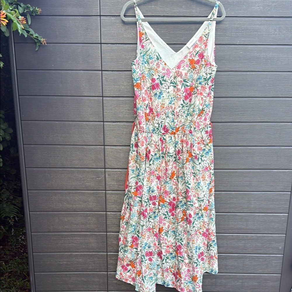 LAVENDER BROWN Floral V-Neck Summer Dress - White Dress - Size Medium - NWT